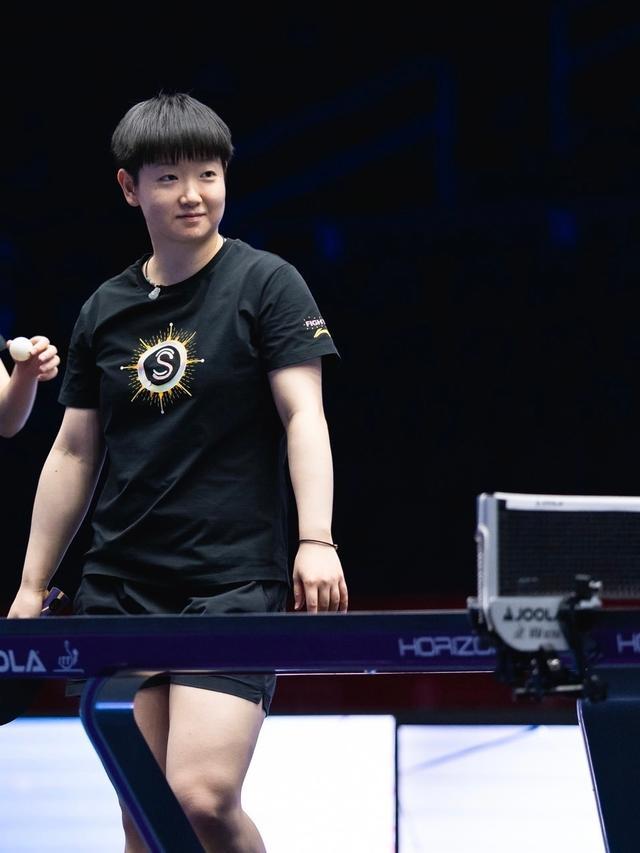 美国大满贯：孙颖莎王曼昱训练笑不停，张本美和观看王楚钦训练