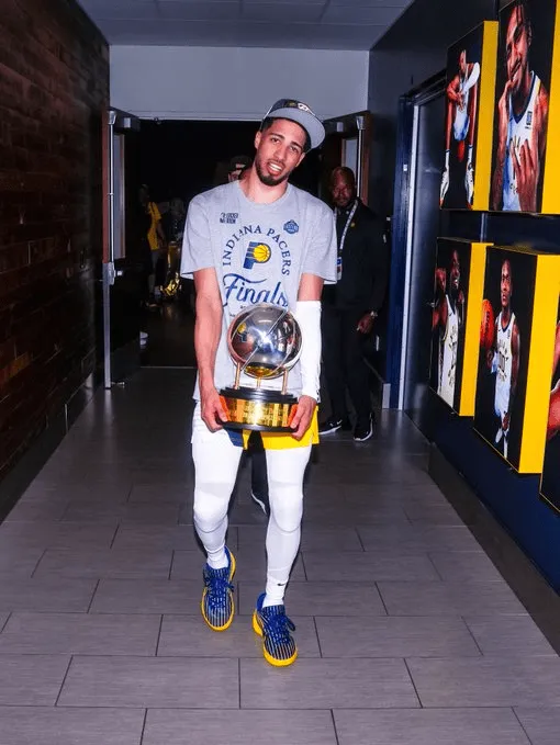 难忘的赛季！步行者官方晒上季经典瞬间：哈利东决捧杯在列